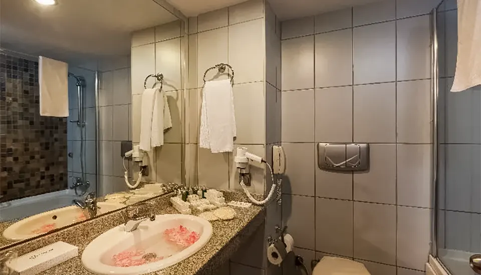 هتل پر لا مر ریزورت اند اسپا